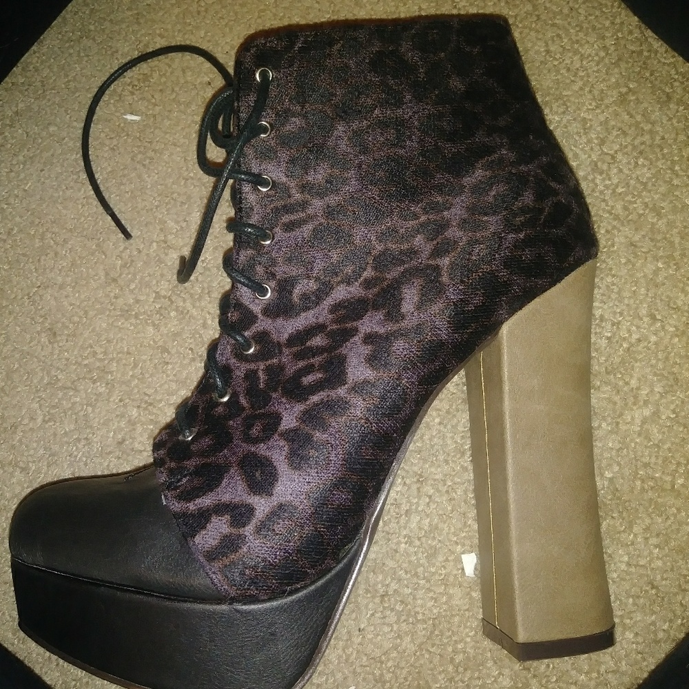 High heel boots